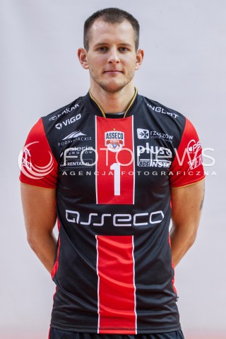  22.10.2015 RZESZOW <br />SESJA ZDJECIOWA SIATKARZY ASSECO RESOVIA<br />SEZON 2015/2016<br />N/Z BARTOSZ KUREK<br /> 
