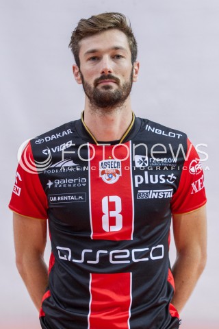  22.10.2015 RZESZOW <br />SESJA ZDJECIOWA SIATKARZY ASSECO RESOVIA<br />SEZON 2015/2016<br />N/Z JULIEN LYNEEL<br /> 