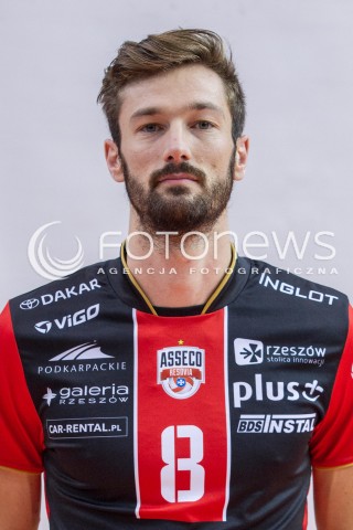  22.10.2015 RZESZOW <br />SESJA ZDJECIOWA SIATKARZY ASSECO RESOVIA<br />SEZON 2015/2016<br />N/Z JULIEN LYNEEL<br /> 