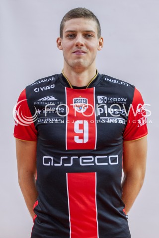  22.10.2015 RZESZOW <br />SESJA ZDJECIOWA SIATKARZY ASSECO RESOVIA<br />SEZON 2015/2016<br />N/Z DMYTRO PASZYCKI<br /> 