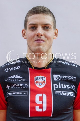  22.10.2015 RZESZOW <br />SESJA ZDJECIOWA SIATKARZY ASSECO RESOVIA<br />SEZON 2015/2016<br />N/Z DMYTRO PASZYCKI<br /> 