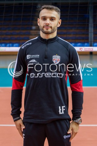  22.10.2015 RZESZOW <br />SESJA ZDJECIOWA SIATKARZY ASSECO RESOVIA<br />SEZON 2015/2016<br />N/Z LUKASZ FILIPECKI - TRENER PRZYGOTOWANIA FIZYCZNEGO<br /> 