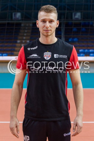  22.10.2015 RZESZOW <br />SESJA ZDJECIOWA SIATKARZY ASSECO RESOVIA<br />SEZON 2015/2016<br />N/Z MATEUSZ PRZYSTAS - FIZJOTERAPEUTA<br /> 