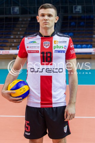  22.10.2015 RZESZOW <br />SESJA ZDJECIOWA SIATKARZY ASSECO RESOVIA<br />SEZON 2015/2016<br />N/Z MICHAL MARSZALEK<br /> 