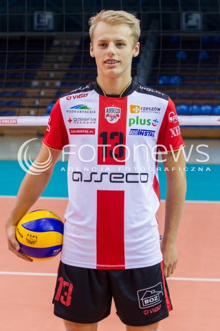  22.10.2015 RZESZOW <br />SESJA ZDJECIOWA SIATKARZY ASSECO RESOVIA<br />SEZON 2015/2016<br />N/Z MARCIN KARAKULA<br /> 