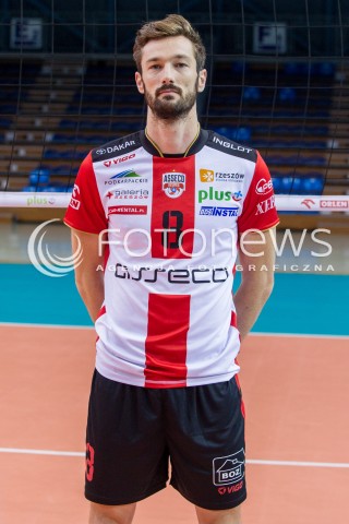  22.10.2015 RZESZOW <br />SESJA ZDJECIOWA SIATKARZY ASSECO RESOVIA<br />SEZON 2015/2016<br />N/Z JULIEN LYNEEL<br /> 