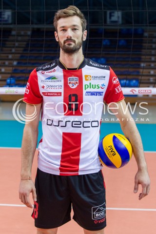  22.10.2015 RZESZOW <br />SESJA ZDJECIOWA SIATKARZY ASSECO RESOVIA<br />SEZON 2015/2016<br />N/Z JULIEN LYNEEL<br /> 