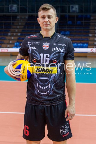  22.10.2015 RZESZOW <br />SESJA ZDJECIOWA SIATKARZY ASSECO RESOVIA<br />SEZON 2015/2016<br />N/Z KRZYSZTOF IGNACZAK<br /> 