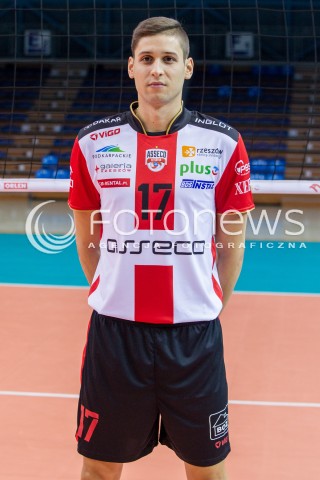  22.10.2015 RZESZOW <br />SESJA ZDJECIOWA SIATKARZY ASSECO RESOVIA<br />SEZON 2015/2016<br />N/Z NIKOLAY PENCHEV<br /> 