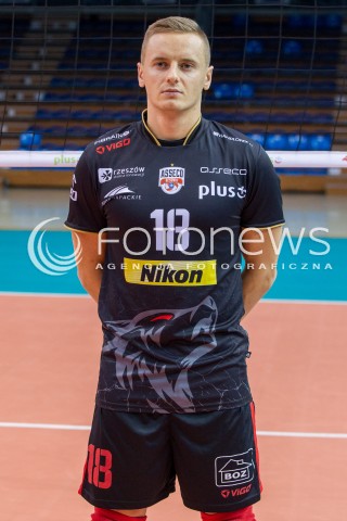  22.10.2015 RZESZOW <br />SESJA ZDJECIOWA SIATKARZY ASSECO RESOVIA<br />SEZON 2015/2016<br />N/Z DAMIAN WOJTASZEK<br /> 