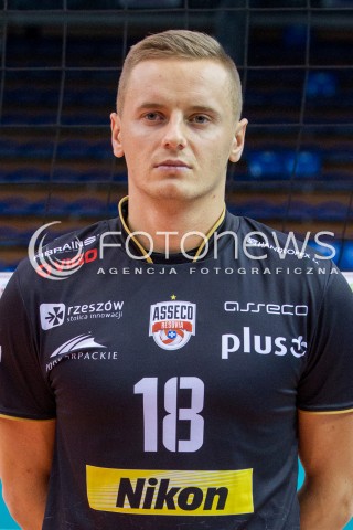  22.10.2015 RZESZOW <br />SESJA ZDJECIOWA SIATKARZY ASSECO RESOVIA<br />SEZON 2015/2016<br />N/Z DAMIAN WOJTASZEK<br /> 