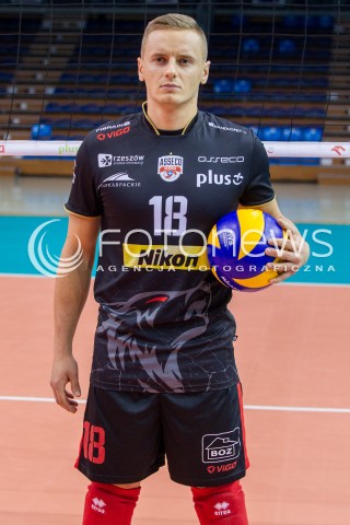  22.10.2015 RZESZOW <br />SESJA ZDJECIOWA SIATKARZY ASSECO RESOVIA<br />SEZON 2015/2016<br />N/Z DAMIAN WOJTASZEK<br /> 