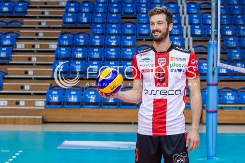  22.10.2015 RZESZOW <br />SESJA ZDJECIOWA SIATKARZY ASSECO RESOVIA<br />SEZON 2015/2016<br />N/Z JULIEN LYNEEL<br /> 