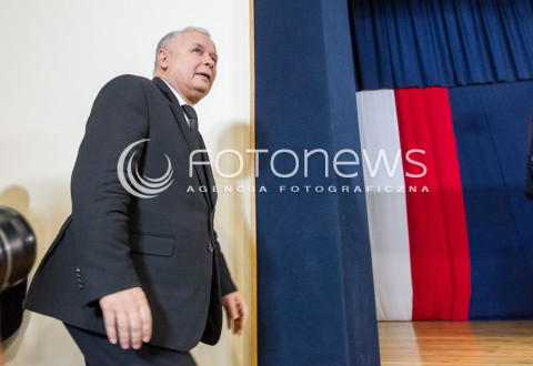  23.10.2015 RZESZOW <br />WIZYTA PREZESA PIS JAROSLAWA KACZYNSKIEGO W WOJEWODZTWIE PODKARPACKIM<br />SPOTKANIE Z MIESZKANCAMI RZESZOWA<br />WIZYTA NA PODKARPACIU JEST OSTATNIM PUNKTEM KAMPANII<br />N/Z JAROSLAW KACZYNSKI<br /> 