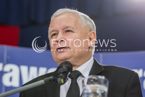  23.10.2015 RZESZOW <br />WIZYTA PREZESA PIS JAROSLAWA KACZYNSKIEGO W WOJEWODZTWIE PODKARPACKIM<br />SPOTKANIE Z MIESZKANCAMI RZESZOWA<br />WIZYTA NA PODKARPACIU JEST OSTATNIM PUNKTEM KAMPANII<br />N/Z JAROSLAW KACZYNSKI<br /> 