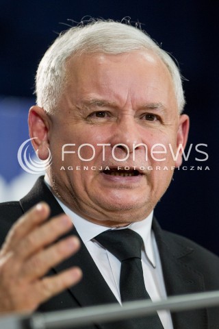  23.10.2015 RZESZOW <br />WIZYTA PREZESA PIS JAROSLAWA KACZYNSKIEGO W WOJEWODZTWIE PODKARPACKIM<br />SPOTKANIE Z MIESZKANCAMI RZESZOWA<br />WIZYTA NA PODKARPACIU JEST OSTATNIM PUNKTEM KAMPANII<br />N/Z JAROSLAW KACZYNSKI<br /> 