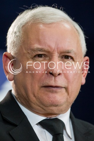  23.10.2015 RZESZOW <br />WIZYTA PREZESA PIS JAROSLAWA KACZYNSKIEGO W WOJEWODZTWIE PODKARPACKIM<br />SPOTKANIE Z MIESZKANCAMI RZESZOWA<br />WIZYTA NA PODKARPACIU JEST OSTATNIM PUNKTEM KAMPANII<br />N/Z JAROSLAW KACZYNSKI<br /> 