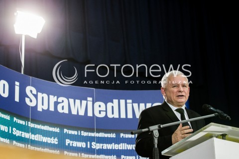  23.10.2015 RZESZOW <br />WIZYTA PREZESA PIS JAROSLAWA KACZYNSKIEGO W WOJEWODZTWIE PODKARPACKIM<br />SPOTKANIE Z MIESZKANCAMI RZESZOWA<br />WIZYTA NA PODKARPACIU JEST OSTATNIM PUNKTEM KAMPANII<br />N/Z JAROSLAW KACZYNSKI<br /> 