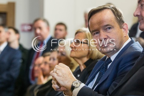  23.10.2015 RZESZOW <br />WIZYTA PREZESA PIS JAROSLAWA KACZYNSKIEGO W WOJEWODZTWIE PODKARPACKIM<br />SPOTKANIE Z MIESZKANCAMI RZESZOWA<br />WIZYTA NA PODKARPACIU JEST OSTATNIM PUNKTEM KAMPANII<br />N/Z WLADYSLAW ORTYL<br /> 