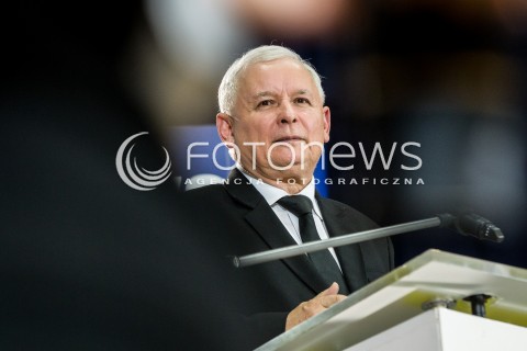  23.10.2015 RZESZOW <br />WIZYTA PREZESA PIS JAROSLAWA KACZYNSKIEGO W WOJEWODZTWIE PODKARPACKIM<br />SPOTKANIE Z MIESZKANCAMI RZESZOWA<br />WIZYTA NA PODKARPACIU JEST OSTATNIM PUNKTEM KAMPANII<br />N/Z JAROSLAW KACZYNSKI<br /> 