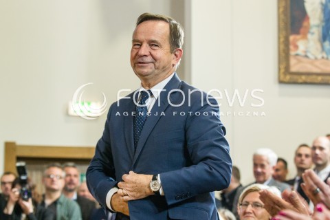  23.10.2015 RZESZOW <br />WIZYTA PREZESA PIS JAROSLAWA KACZYNSKIEGO W WOJEWODZTWIE PODKARPACKIM<br />SPOTKANIE Z MIESZKANCAMI RZESZOWA<br />WIZYTA NA PODKARPACIU JEST OSTATNIM PUNKTEM KAMPANII<br />N/Z WLADYSLAW ORTYL<br /> 