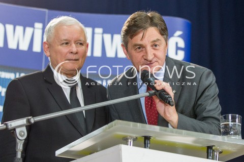  23.10.2015 RZESZOW <br />WIZYTA PREZESA PIS JAROSLAWA KACZYNSKIEGO W WOJEWODZTWIE PODKARPACKIM<br />SPOTKANIE Z MIESZKANCAMI RZESZOWA<br />WIZYTA NA PODKARPACIU JEST OSTATNIM PUNKTEM KAMPANII<br />N/Z JAROSLAW KACZYNSKI MAREK KUCHCINSKI<br /> 