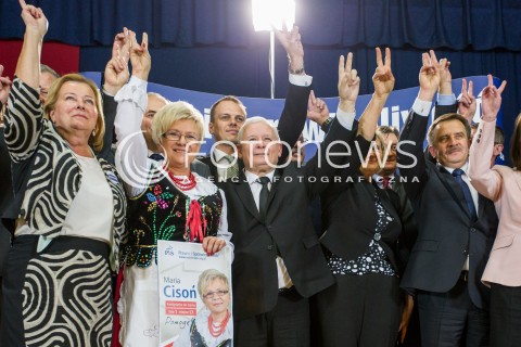  23.10.2015 RZESZOW <br />WIZYTA PREZESA PIS JAROSLAWA KACZYNSKIEGO W WOJEWODZTWIE PODKARPACKIM<br />SPOTKANIE Z MIESZKANCAMI RZESZOWA<br />WIZYTA NA PODKARPACIU JEST OSTATNIM PUNKTEM KAMPANII<br />N/Z JAROSLAW KACZYNSKI JOZEFINA HRYNKIEWICZ JOZEFA ALICJA ZAJAC WOJCIECH BUCZAK<br /> 