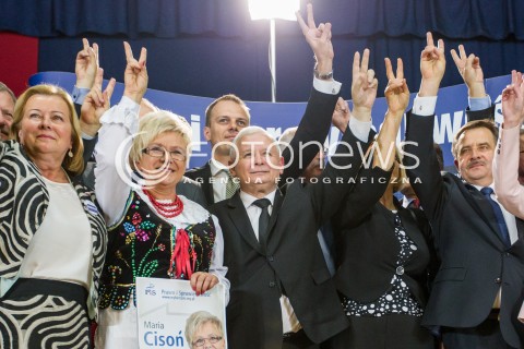  23.10.2015 RZESZOW <br />WIZYTA PREZESA PIS JAROSLAWA KACZYNSKIEGO W WOJEWODZTWIE PODKARPACKIM<br />SPOTKANIE Z MIESZKANCAMI RZESZOWA<br />WIZYTA NA PODKARPACIU JEST OSTATNIM PUNKTEM KAMPANII<br />N/Z JAROSLAW KACZYNSKI JOZEFINA HRYNKIEWICZ JOZEFA ALICJA ZAJAC WOJCIECH BUCZAK<br /> 