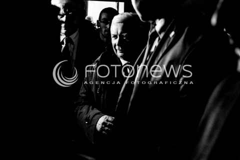  23.10.2015 RZESZOW <br />WIZYTA PREZESA PIS JAROSLAWA KACZYNSKIEGO W WOJEWODZTWIE PODKARPACKIM<br />SPOTKANIE Z MIESZKANCAMI RZESZOWA<br />WIZYTA NA PODKARPACIU JEST OSTATNIM PUNKTEM KAMPANII<br />N/Z JAROSLAW KACZYNSKI<br /> 