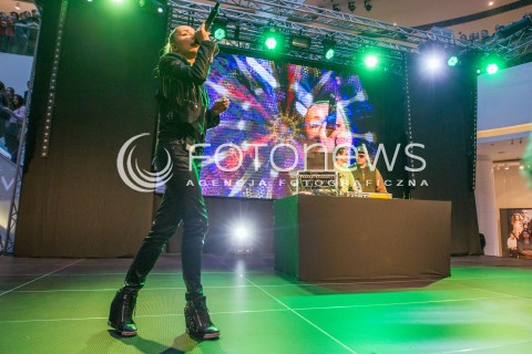  24.10.2015 RZESZOW <br />PREZENTACJA SIATKARZY ASSECO RESOVII RZESZOW W GALERII RZESZOW I SPOTKANIE Z KIBICAMI<br />N/Z KONCERT CLEO DONATAN<br /> 