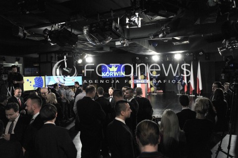  25.10.2015 WARSZAWA <br />WIECZOR WYBORCZY PARTII KORWIN<br />N/Z SZTAB WYBORCZY SCENA<br /> 