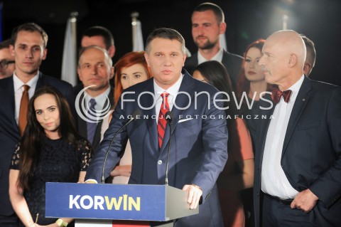  25.10.2015 WARSZAWA <br />WIECZOR WYBORCZY PARTII KORWIN<br />N/Z JANUSZ KORWIN MIKKE SZTAB WYBORCZY PRZEMYSLAW WIPLER<br /> 