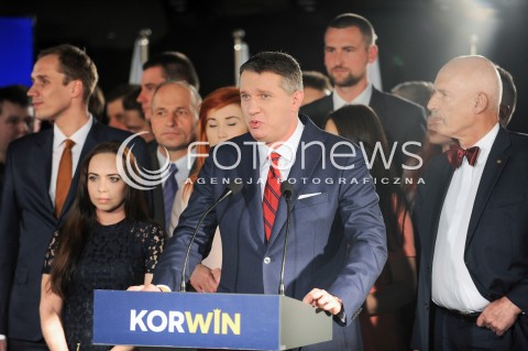  25.10.2015 WARSZAWA <br />WIECZOR WYBORCZY PARTII KORWIN<br />N/Z JANUSZ KORWIN MIKKE SZTAB WYBORCZY PRZEMYSLAW WIPLER<br /> 
