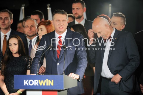  25.10.2015 WARSZAWA <br />WIECZOR WYBORCZY PARTII KORWIN<br />N/Z JANUSZ KORWIN MIKKE SZTAB WYBORCZY PRZEMYSLAW WIPLER<br /> 