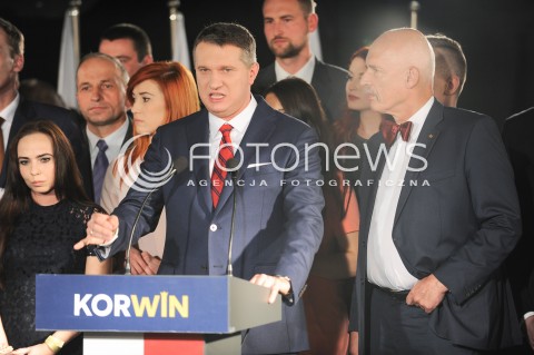  25.10.2015 WARSZAWA <br />WIECZOR WYBORCZY PARTII KORWIN<br />N/Z JANUSZ KORWIN MIKKE SZTAB WYBORCZY PRZEMYSLAW WIPLER<br /> 