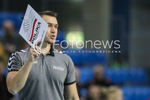  31.10.2015 RZESZOW<br />SIATKOWKA ORLEN LIGA 2015/2016 WOMEN VOLLEYBALL POLAND POLISH ORLENLIGA LEAGUE SEASON 2015/2016<br />MECZ DEVELOPRES SKYRES RZESZOW - TAURON MKS DABROWA GORNICZA <br />N/Z MARIUSZ WIKTOROWICZ - I TRENER ( HEAD COACH ) SYLWETKA <br /> 