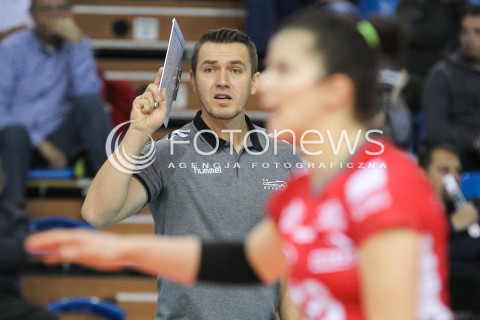  31.10.2015 RZESZOW<br />SIATKOWKA ORLEN LIGA 2015/2016 WOMEN VOLLEYBALL POLAND POLISH ORLENLIGA LEAGUE SEASON 2015/2016<br />MECZ DEVELOPRES SKYRES RZESZOW - TAURON MKS DABROWA GORNICZA <br />N/Z MARIUSZ WIKTOROWICZ - I TRENER ( HEAD COACH ) <br /> 