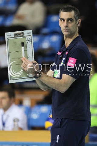  31.10.2015 RZESZOW<br />SIATKOWKA ORLEN LIGA 2015/2016 WOMEN VOLLEYBALL POLAND POLISH ORLENLIGA LEAGUE SEASON 2015/2016<br />MECZ DEVELOPRES SKYRES RZESZOW - TAURON MKS DABROWA GORNICZA <br />N/Z JUAN MANUEL SERRAMALERA - I TRENER ( HEAD COACH ) SYLWETKA <br /> 