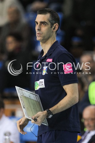  31.10.2015 RZESZOW<br />SIATKOWKA ORLEN LIGA 2015/2016 WOMEN VOLLEYBALL POLAND POLISH ORLENLIGA LEAGUE SEASON 2015/2016<br />MECZ DEVELOPRES SKYRES RZESZOW - TAURON MKS DABROWA GORNICZA <br />N/Z JUAN MANUEL SERRAMALERA - I TRENER ( HEAD COACH ) SYLWETKA <br /> 