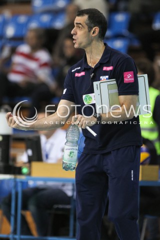  31.10.2015 RZESZOW<br />SIATKOWKA ORLEN LIGA 2015/2016 WOMEN VOLLEYBALL POLAND POLISH ORLENLIGA LEAGUE SEASON 2015/2016<br />MECZ DEVELOPRES SKYRES RZESZOW - TAURON MKS DABROWA GORNICZA <br />N/Z JUAN MANUEL SERRAMALERA - I TRENER ( HEAD COACH ) RADOSC EMOCJE SYLWETKA <br /> 