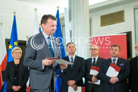  04.11.2015 WARSZAWA <br />PKW WRECZYLO POSLOM ZASWIADCZENIA O WYBORZE <br />N/Z MARIUSZ BLASZCZAK<br /> 