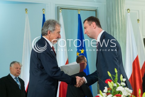  04.11.2015 WARSZAWA <br />PKW WRECZYLO POSLOM ZASWIADCZENIA O WYBORZE <br />N/Z WLADYSLAW KOSINIAK KAMYSZ<br /> 