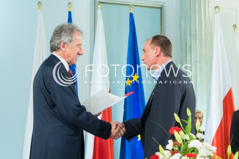  04.11.2015 WARSZAWA <br />PKW WRECZYLO POSLOM ZASWIADCZENIA O WYBORZE <br />N/Z PAWEL KUKIZ<br /> 