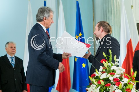  04.11.2015 WARSZAWA <br />PKW WRECZYLO POSLOM ZASWIADCZENIA O WYBORZE <br />N/Z PIOTR LIROY MARZEC<br /> 