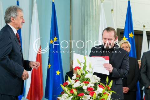  04.11.2015 WARSZAWA <br />PKW WRECZYLO POSLOM ZASWIADCZENIA O WYBORZE <br />N/Z PIOTR LIROY MARZEC<br /> 