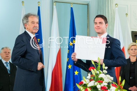  04.11.2015 WARSZAWA <br />PKW WRECZYLO POSLOM ZASWIADCZENIA O WYBORZE <br />N/Z LUKASZ RZEPECKI<br /> NAJMLODSZY POSEL W SEJMIE<br /> 