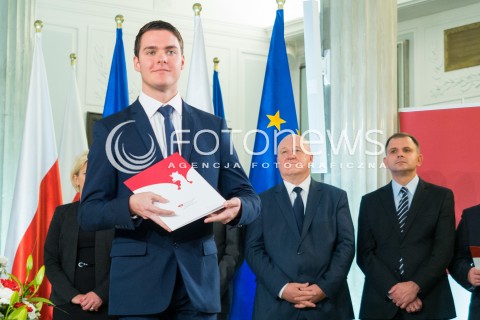  04.11.2015 WARSZAWA <br />PKW WRECZYLO POSLOM ZASWIADCZENIA O WYBORZE <br />N/Z LUKASZ RZEPECKI<br /> NAJMLODSZY POSEL W SEJMIE<br /> 