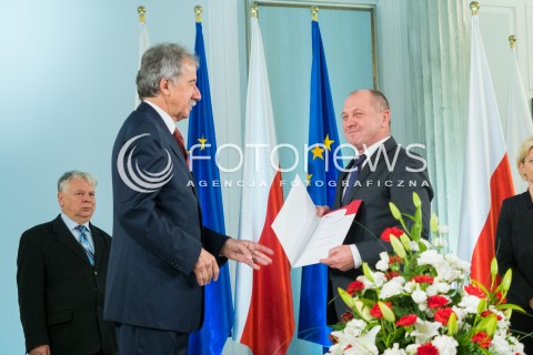  04.11.2015 WARSZAWA <br />PKW WRECZYLO POSLOM ZASWIADCZENIA O WYBORZE <br />N/Z MAREK SAWICKI<br /> 