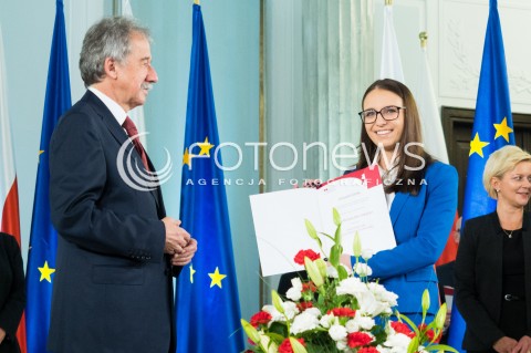 04.11.2015 WARSZAWA <br />PKW WRECZYLO POSLOM ZASWIADCZENIA O WYBORZE <br />N/Z KINGA GAJEWSKA <br /> 