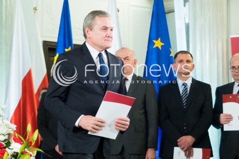  04.11.2015 WARSZAWA <br />PKW WRECZYLO POSLOM ZASWIADCZENIA O WYBORZE <br />N/Z PIOTR GLINSKI <br /> 